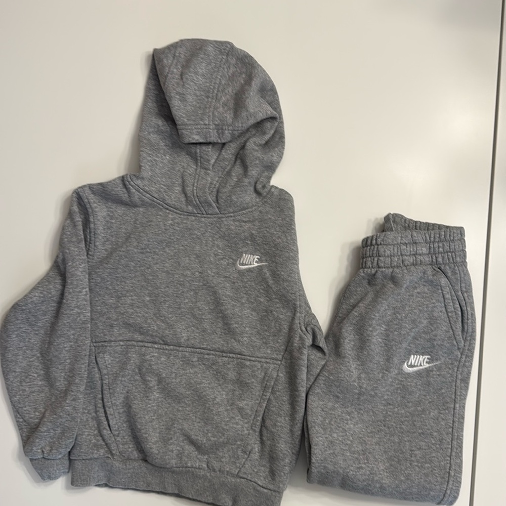 Nike fleece hoodie and cuffed jogger -youth small